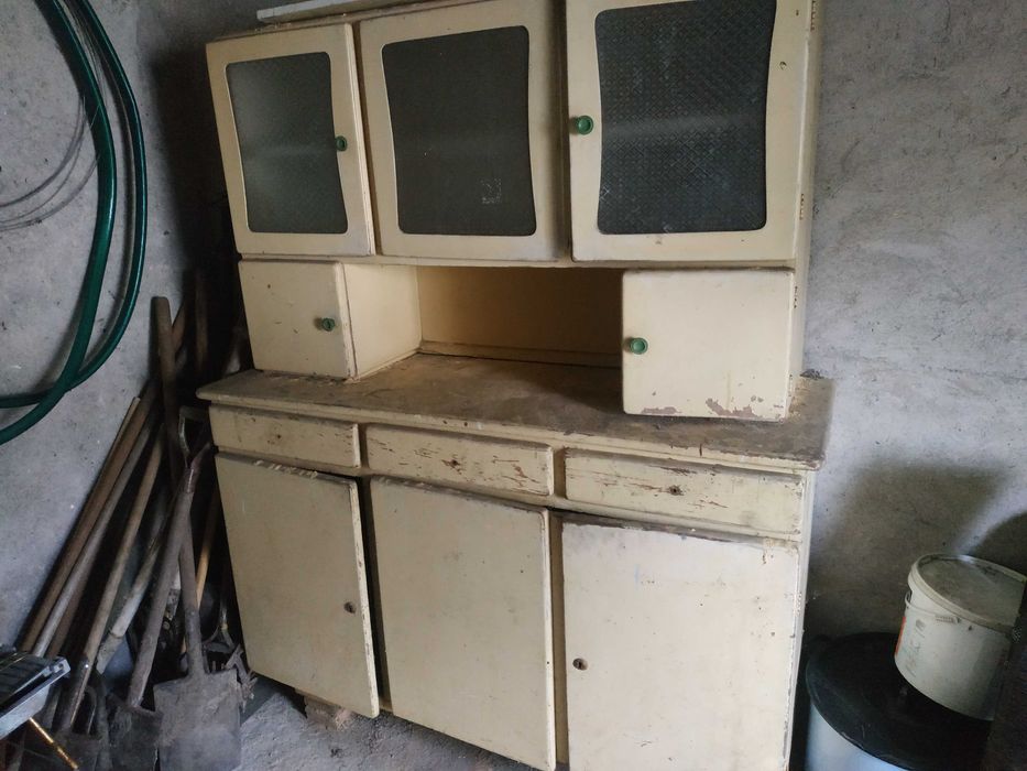 Kredens PRL klasyk