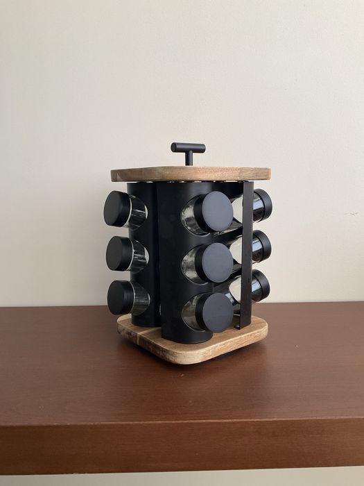 Porta temperos, com sinais de uso