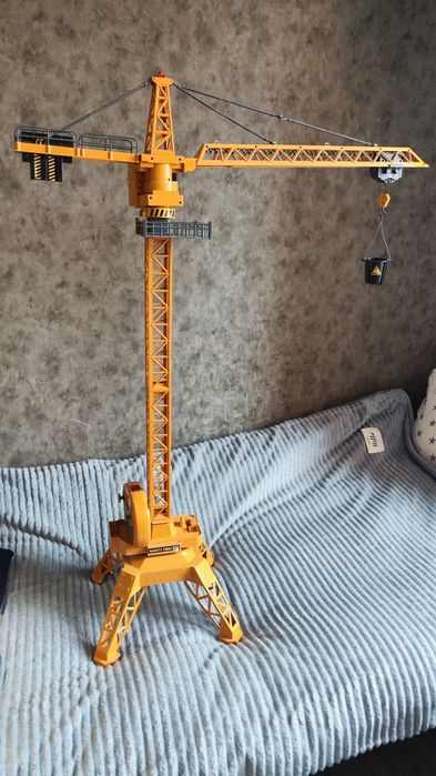Кран игрушечный на радиоуправлении
