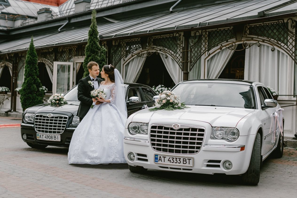 Весільний кортеж CHRYSLER 300с. Чорний+Білий