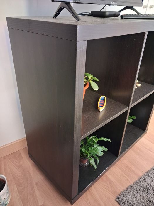 Estante: tamanho 77cm X 83cm X 39cm