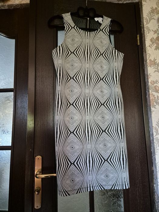 Sukienka srebrna jak mała czarna L