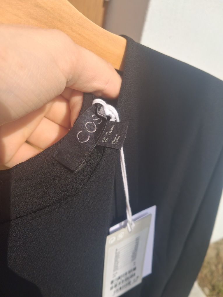 COS czarna sukienka midi z metka S