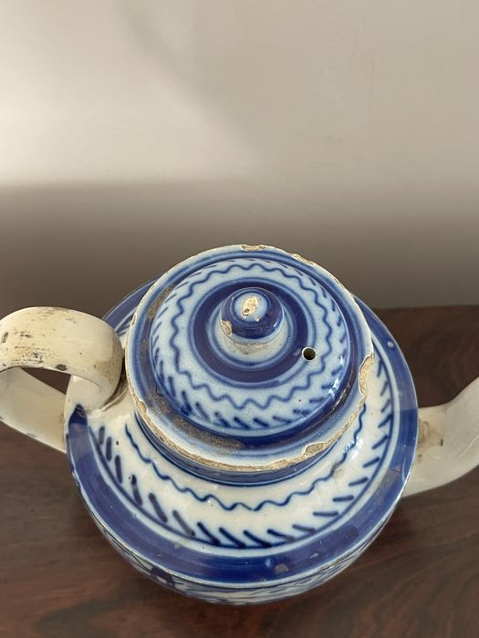 Bule antigo em faianca