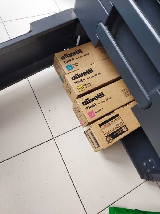 fotocopiadora OLIVETTI a cores
