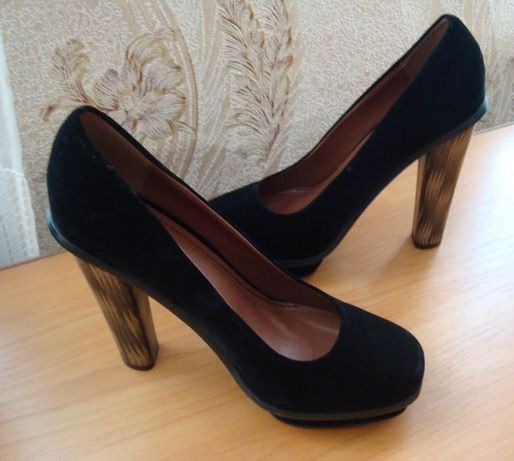 Замшевые женские туфли на каблуке