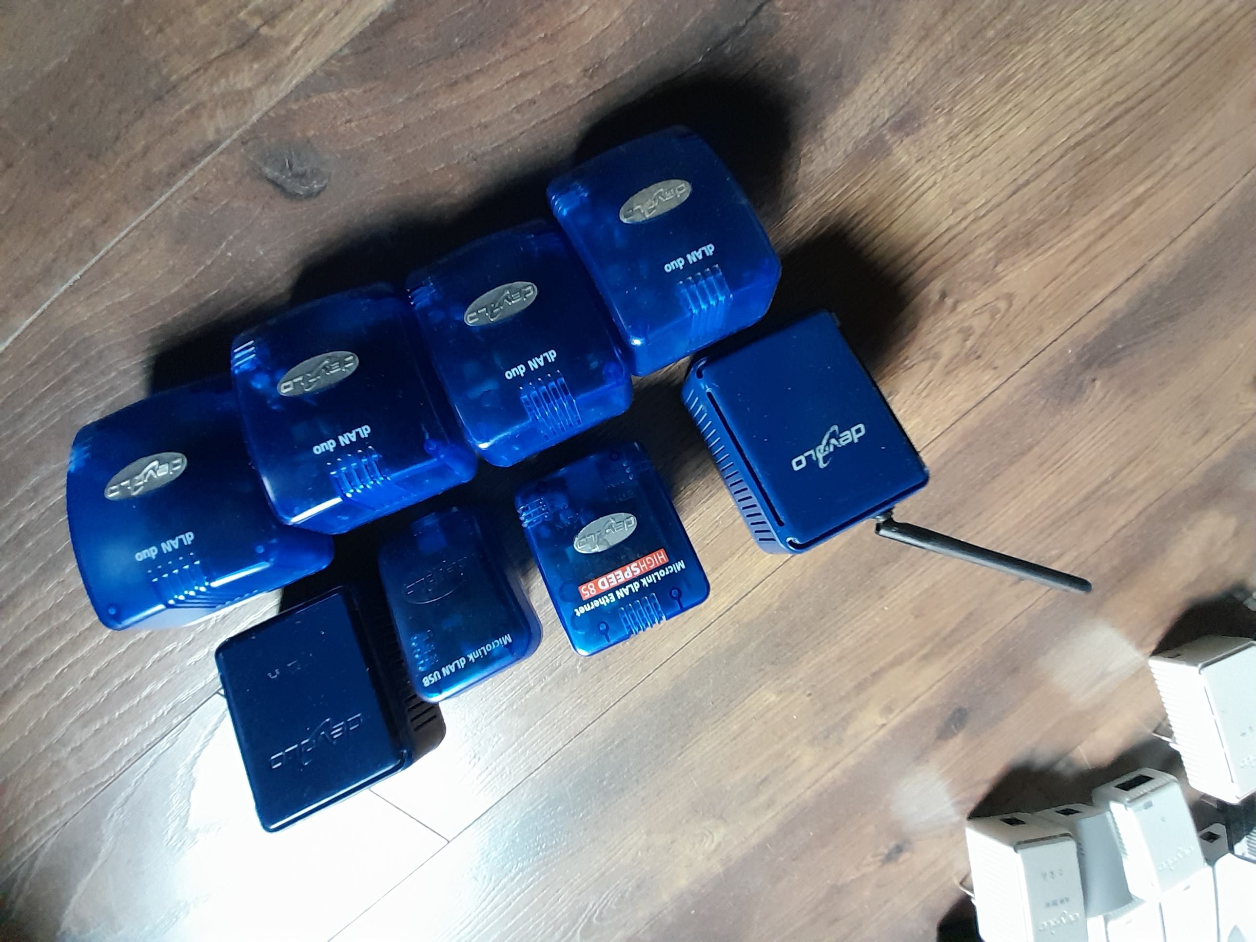 Adaptery Devolo dLAN internet po sieci energetycznej w domu powerline