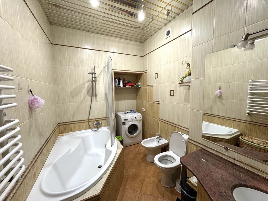 Здається 3-х кімнатна квартира на Першотравневій