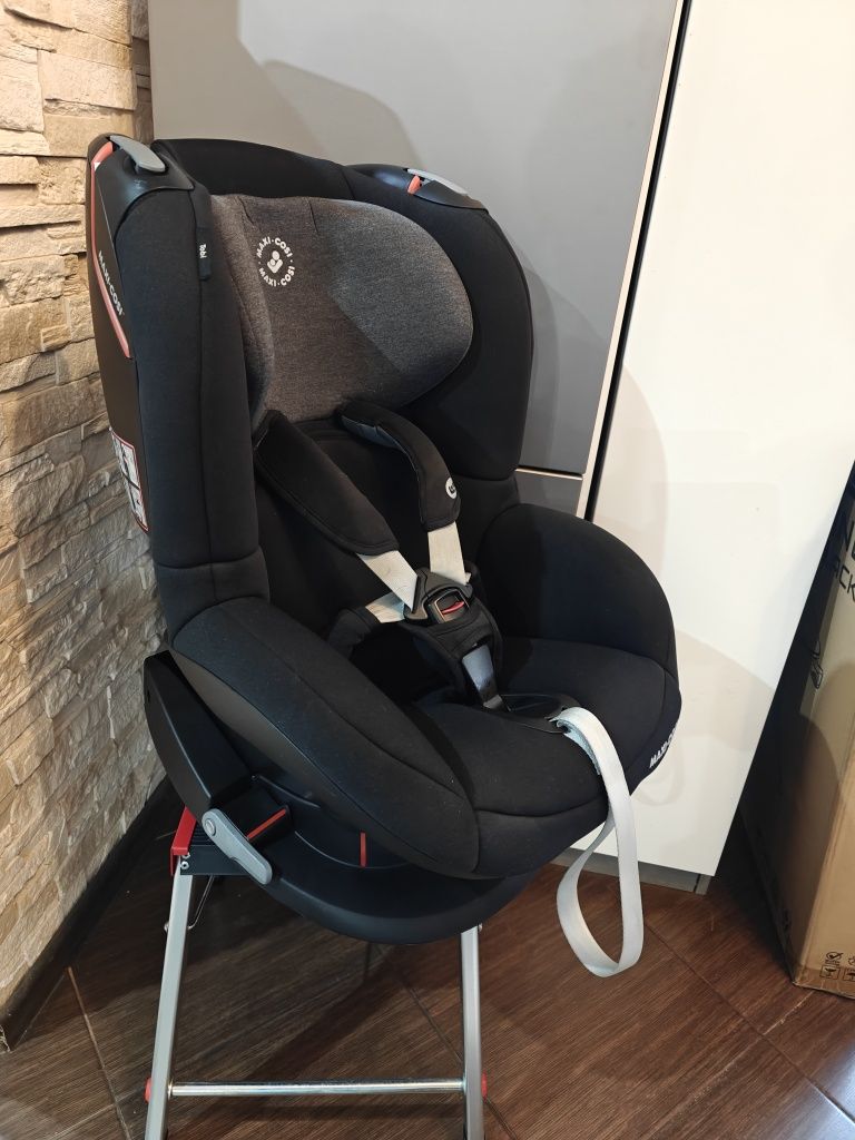 Fotelik samochodowy maxi Cosi 9-18 kg, montaż na pasy z auta ADAC