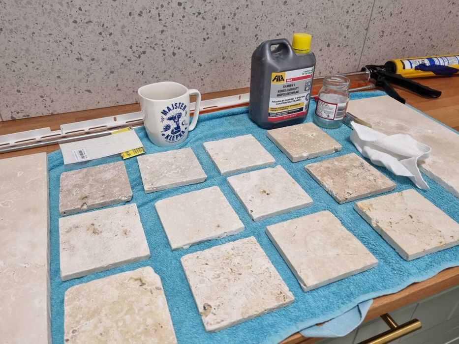 Ręcznie wykonane podkładki z trawertynu.