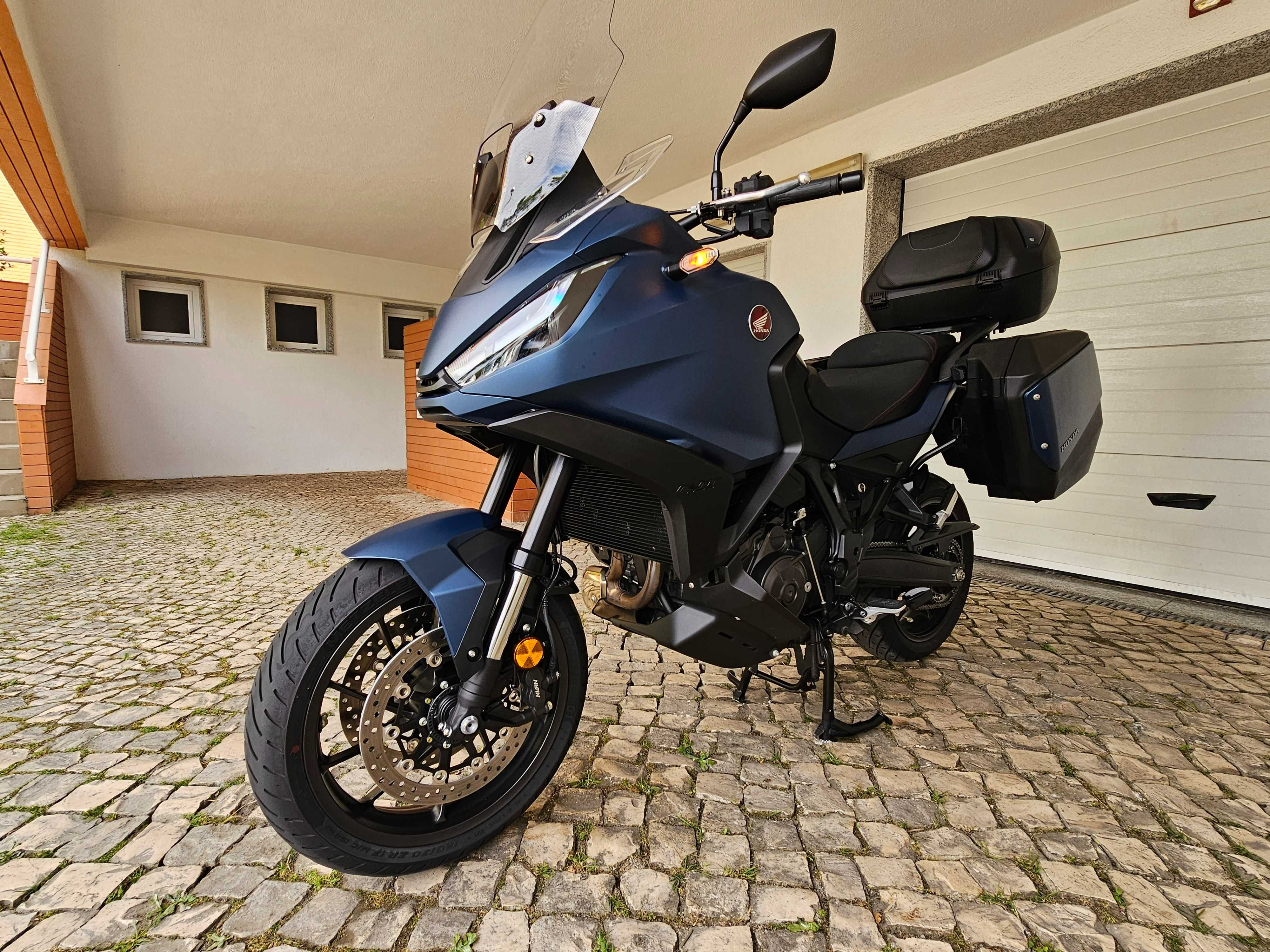 Honda NT 1100 com 11.411 kms de 2024 com garantia até Outubro de 2027