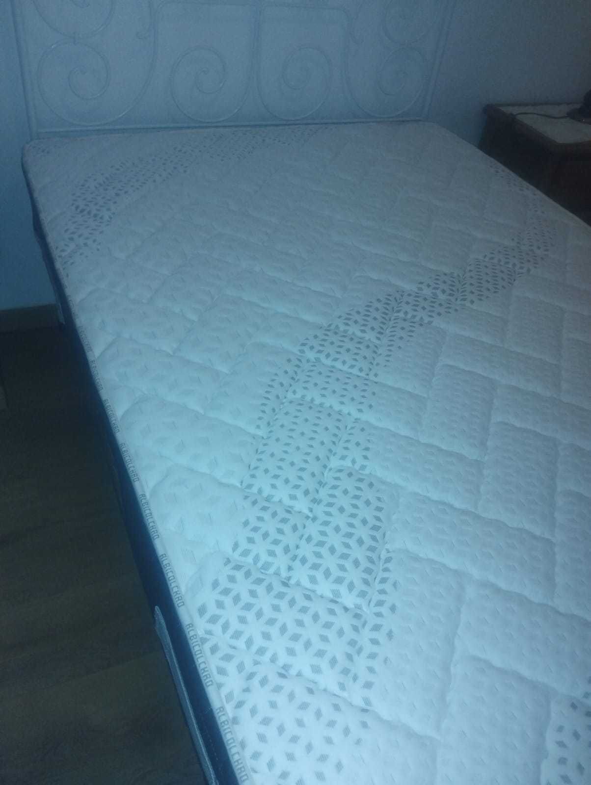 Cama de ferro com colchão