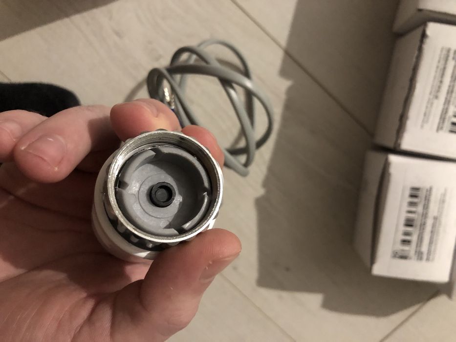 Електротермічні актуатори для теплої підлоги