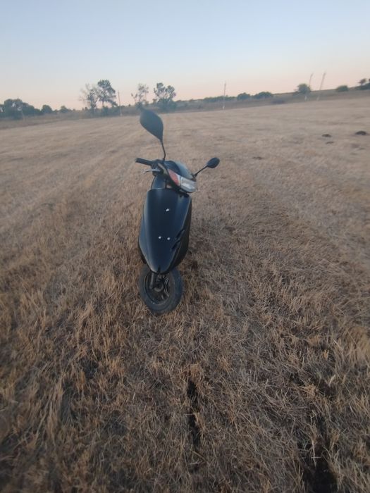 Хонда дио 34 49.9 кубов в комплекте с шлемом купил за 14к вложил 6к