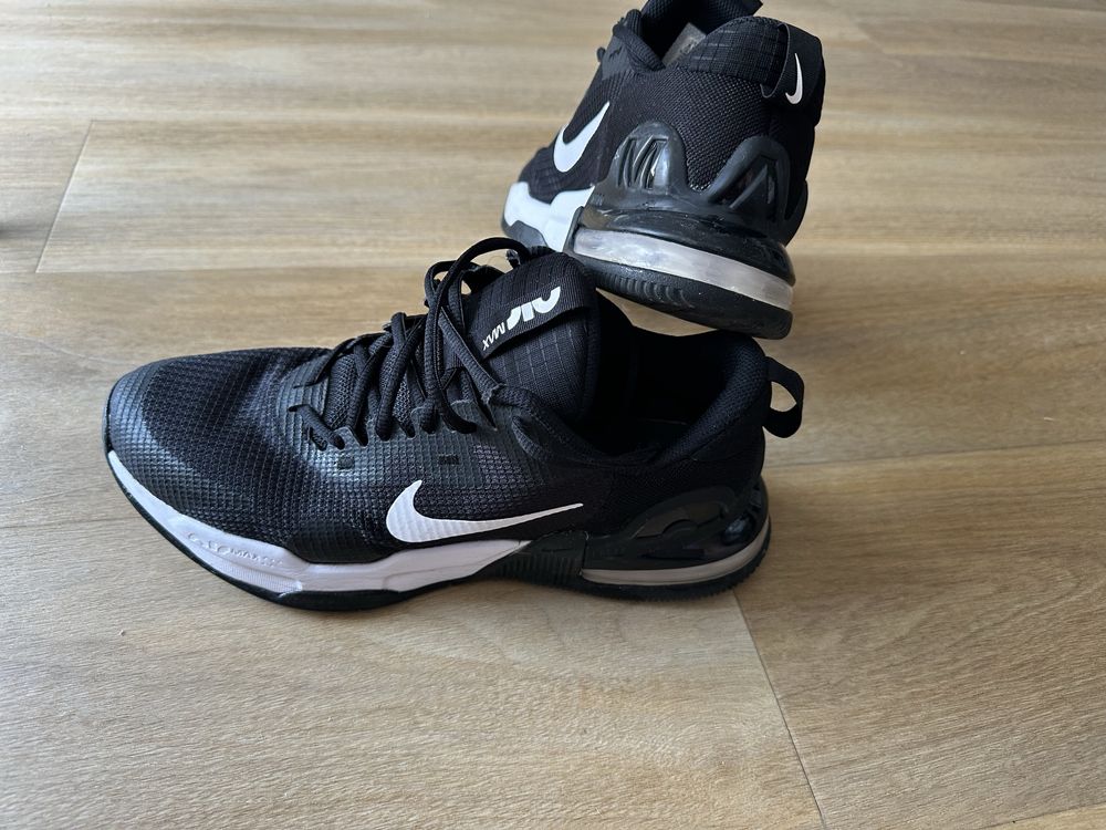 Sprzedam oryginalne buty Nike 42r