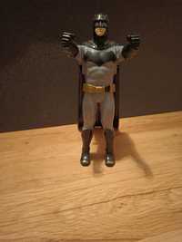 Batman zabawka z włączanym napędem.