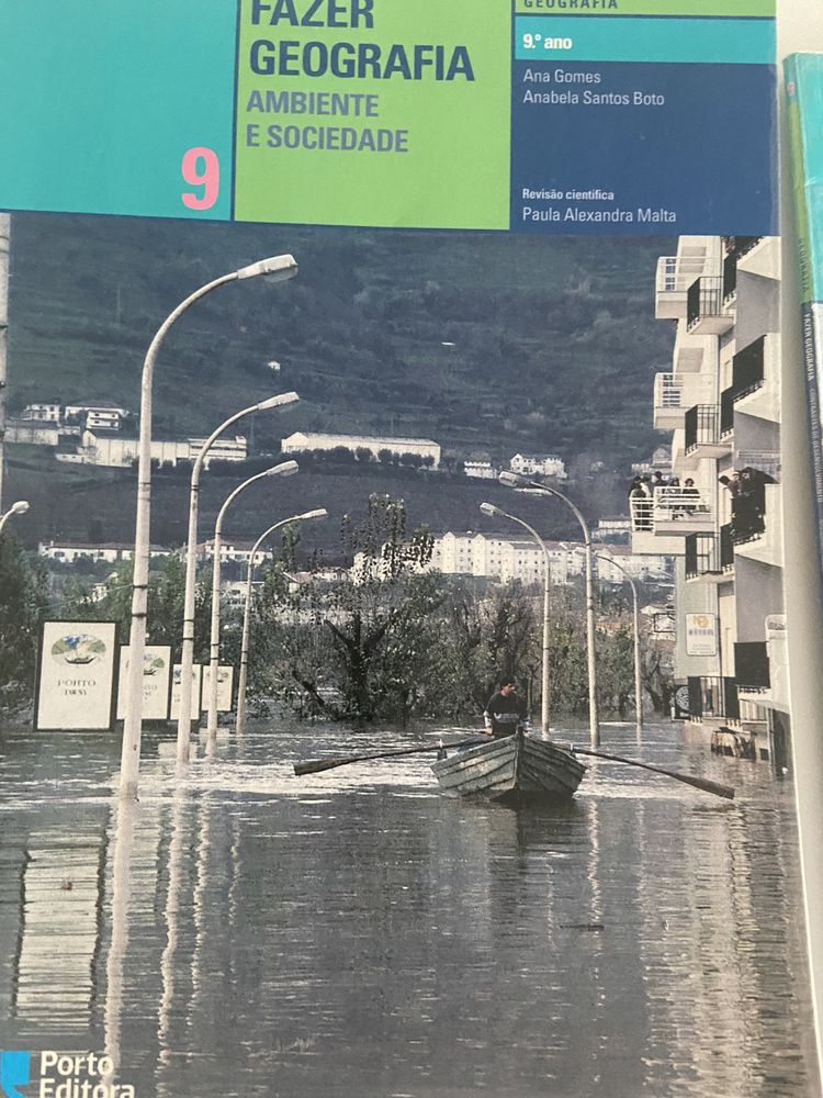 Livros e caderno de atividades de Geografia