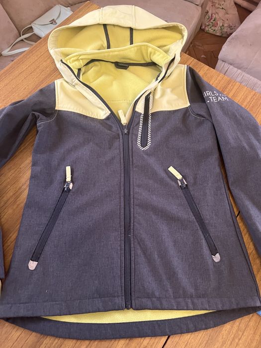 Фірмова куртка ветровка