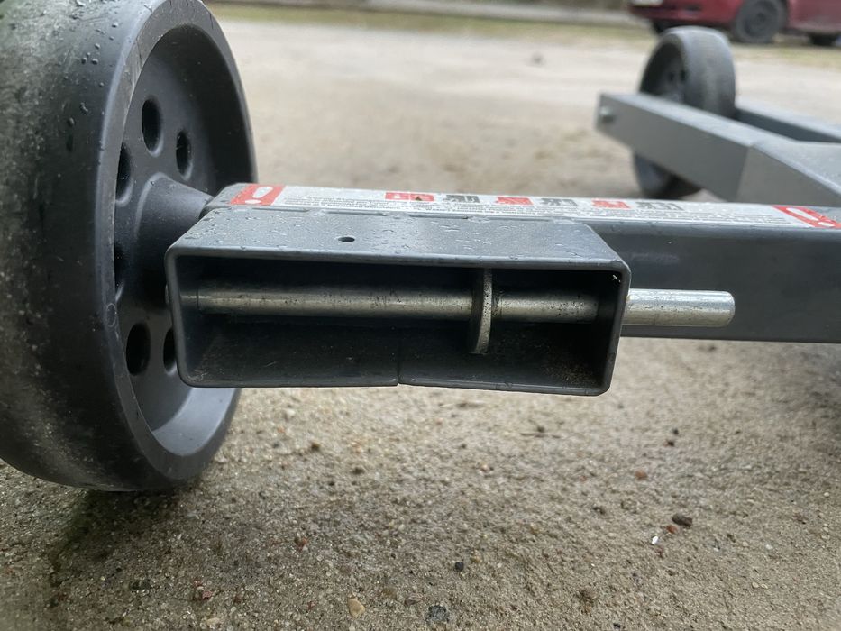 Stojak na kołkach do garażu Made in Germany