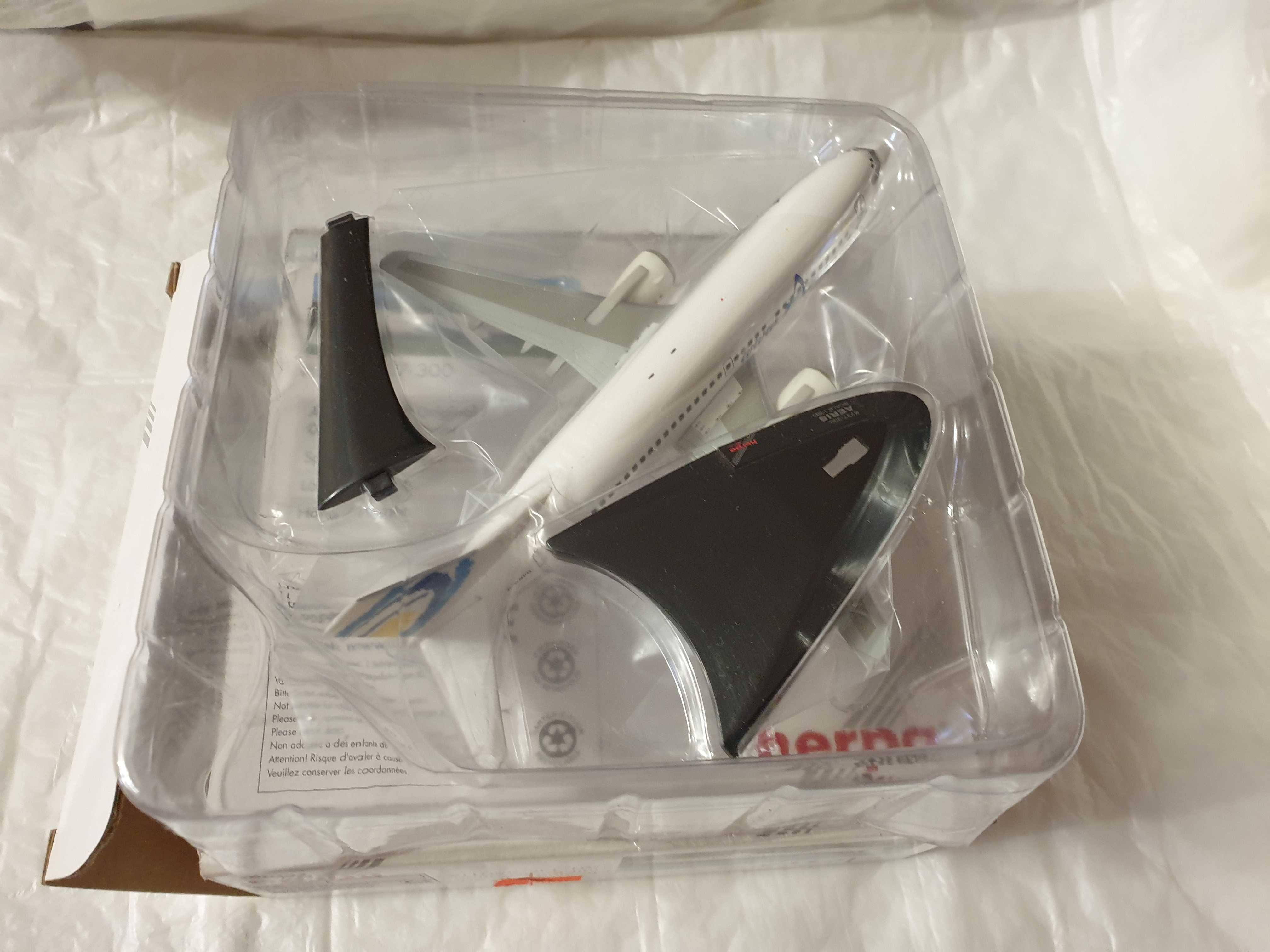 1/200 herpa 550115 Boeing 737-200 Aeris