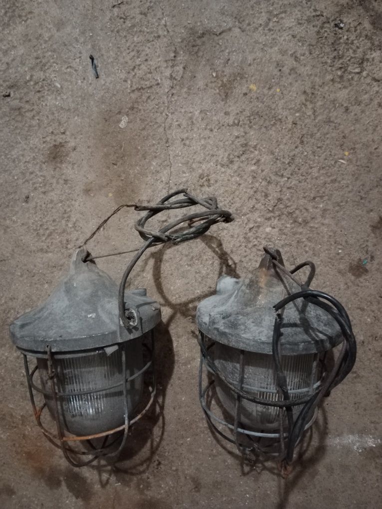 Lampa loft z czasów PRL.