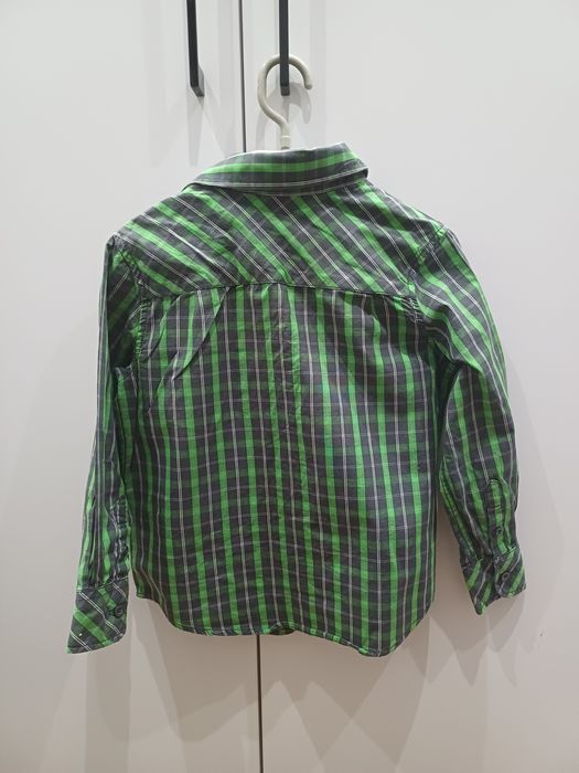 Dwie koszule w kratę dla bliźniaków jedna niebieska, druga zielona