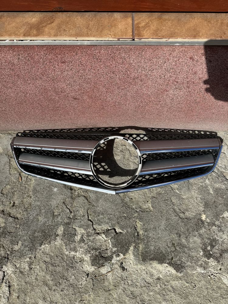 Grill atrapa Mercedes-Benz W212 Coupe 2009r
