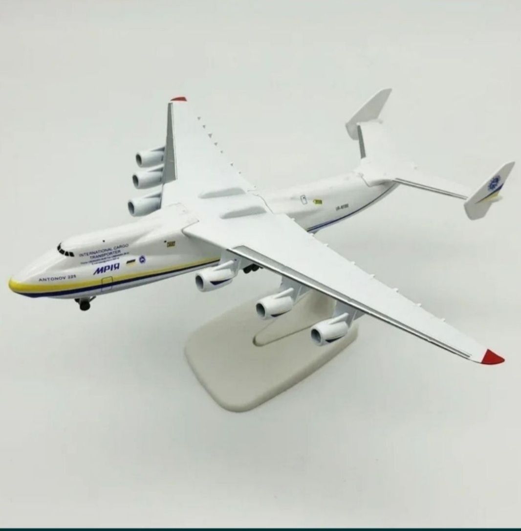 Колекційна модель Літака AН 225 Мрія 1:400