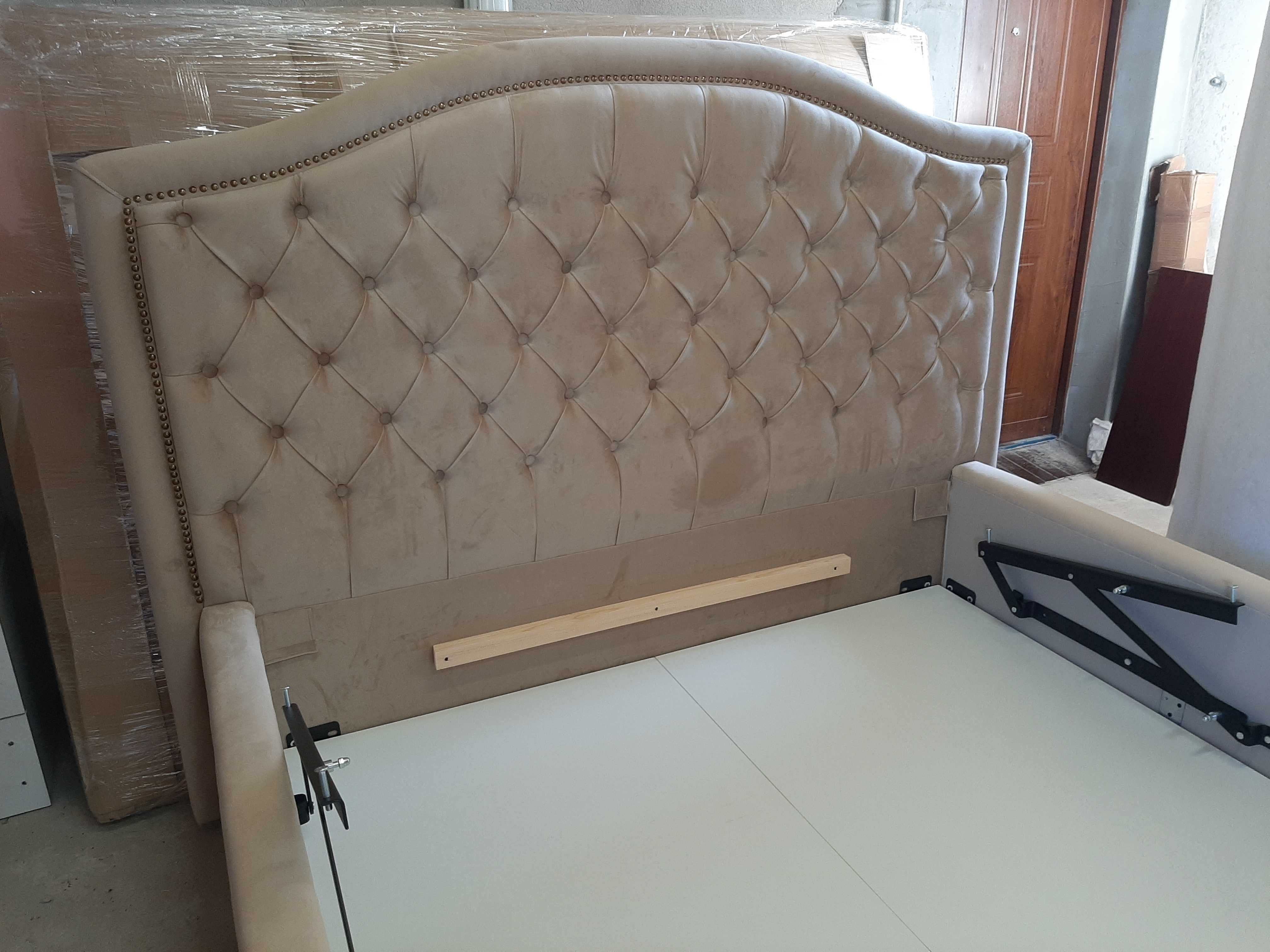Łóżko tapicerowane, łóżko sypialniane IVEET wyjątkowe, pikowane