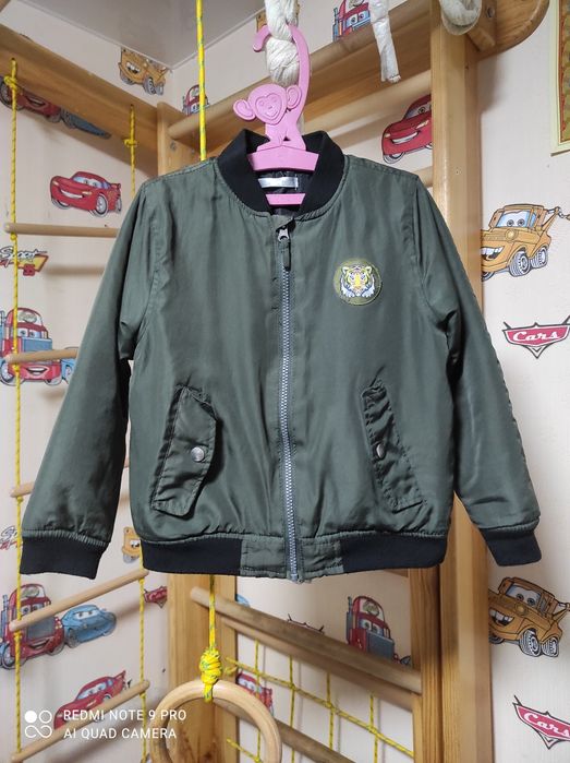 Продам бомбер,куртка демісезонна,куртка