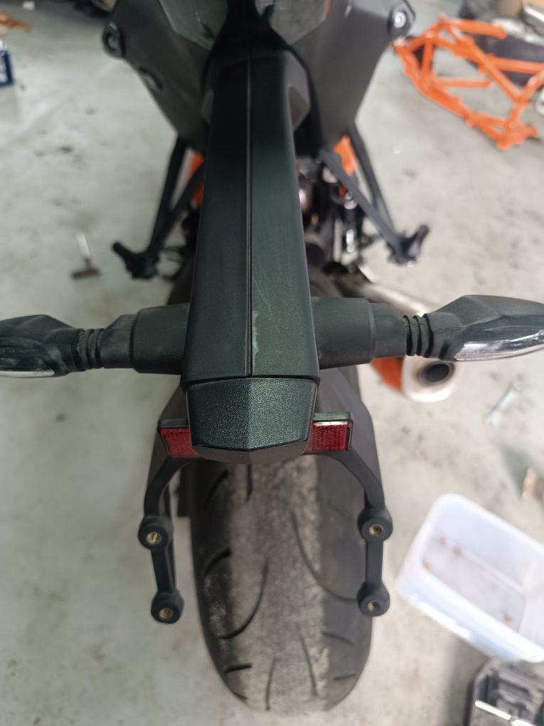 KTM 1290 super Duke r 2021 mocowanie tablicy ogon