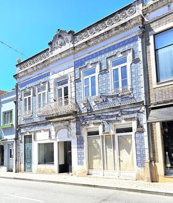 Moradia tipo Palacete no Centro de Ovar