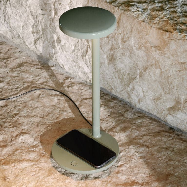 Lampa biurkowa Oblique Qi USB-C, FLOS