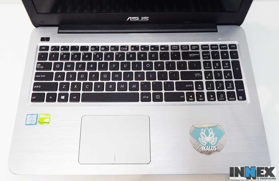 Laptop: Asus R558U