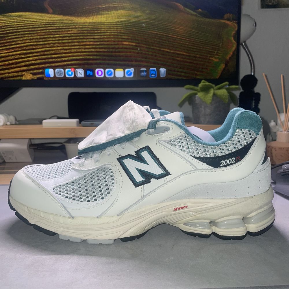 New Balance 2002R / 2002