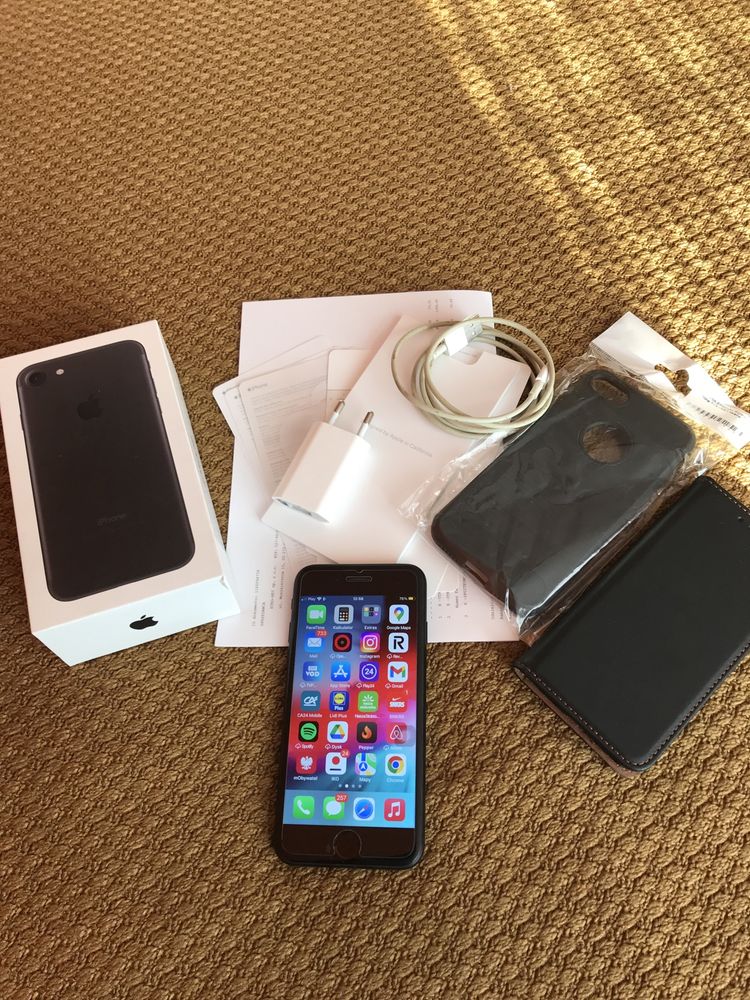 Apple iPhone 7 (32 GB)