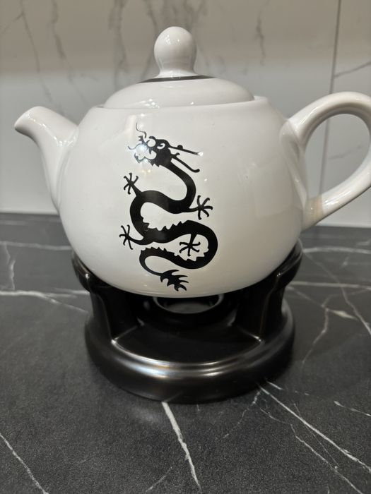 Dzbanek z podgrzewaczem bialy