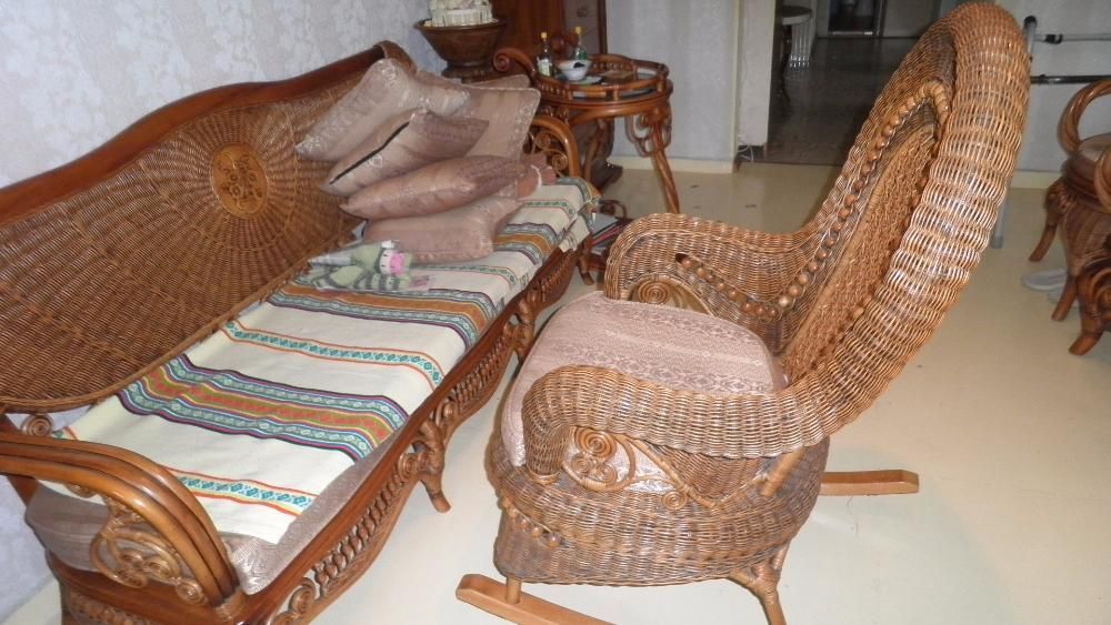 Продам ротанговую кресло-качалку