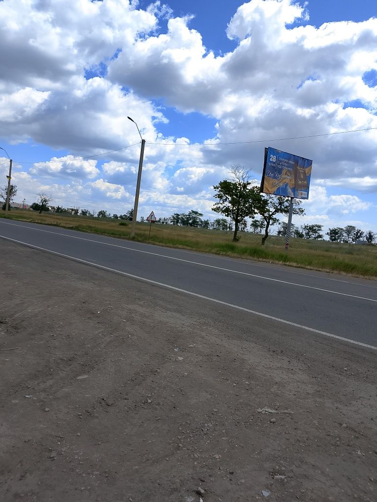 Срочно продам 4 гект, земли,на трассе , до круга,7км от хозяина