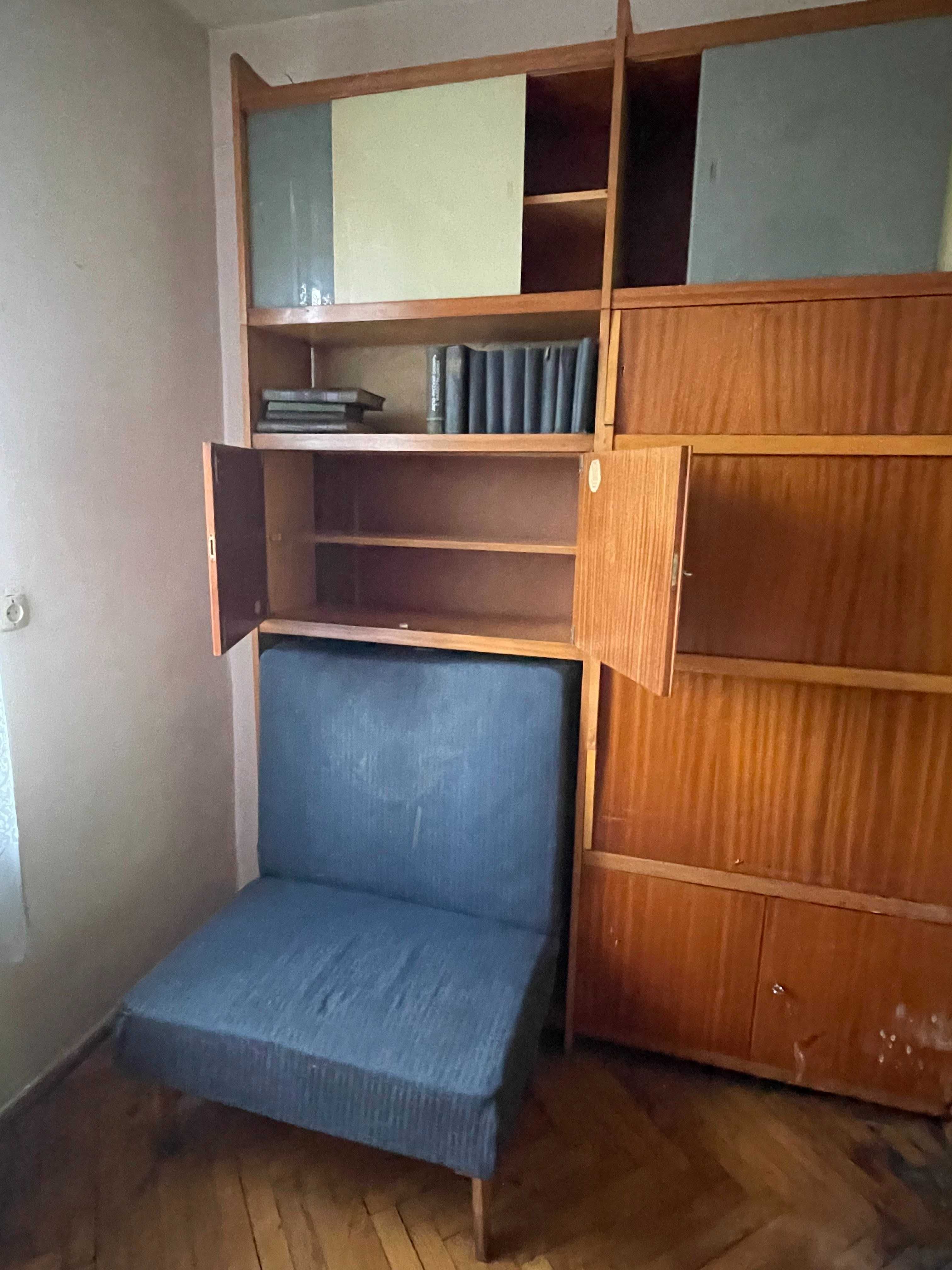 meblościanka "Kowalskich" z tapczanami PRL