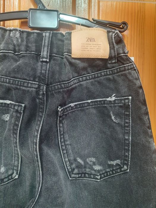 Джинси від Zara .