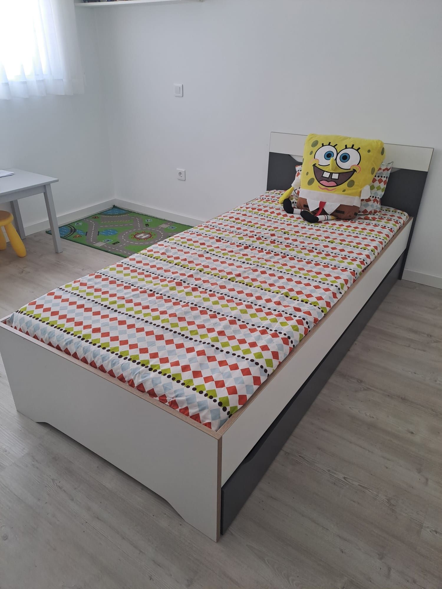 Cama solteiro com colchão / 6 meses de uso