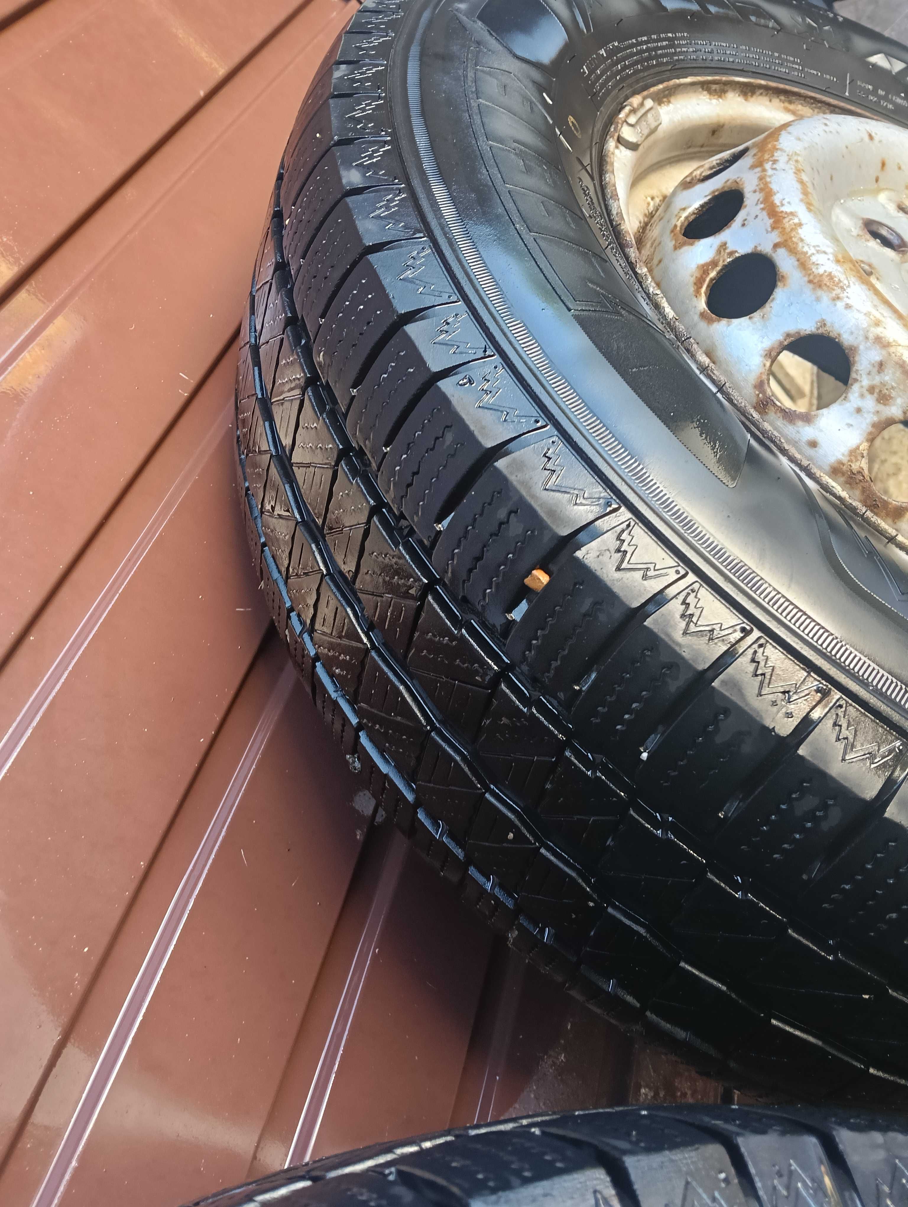 Koła Zimowe Volkswagen LT /Sprinter Wielosezon 225/70R15C Pirelli