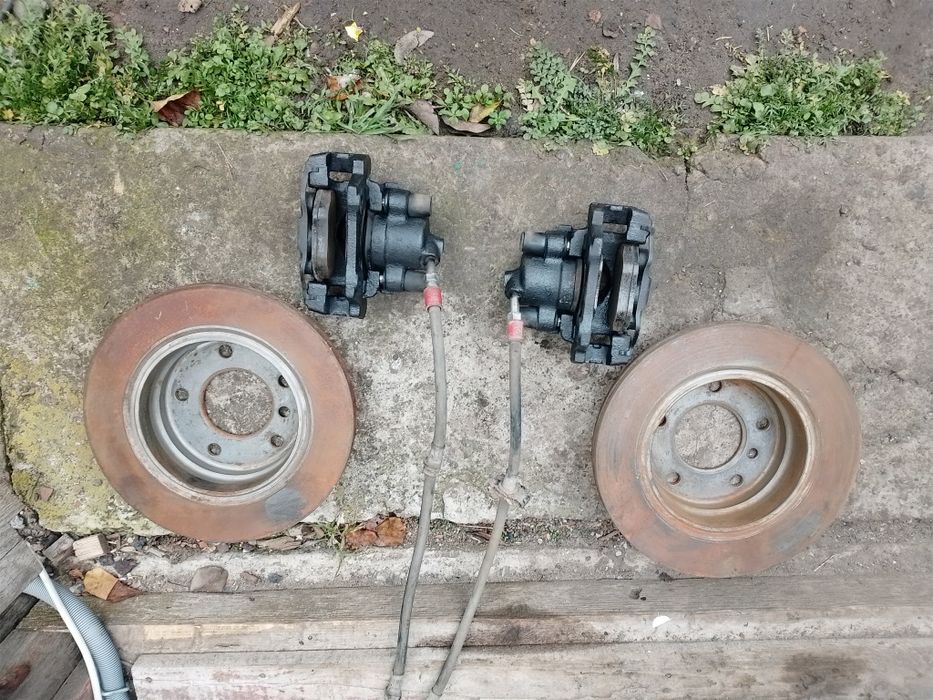 Полный комплект кроме колодок ручника