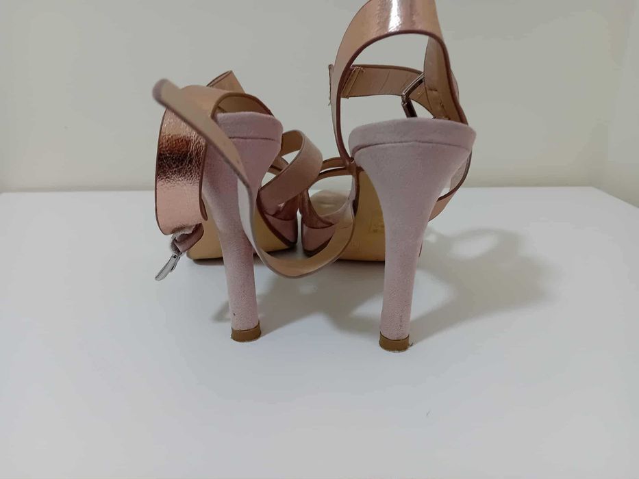 Sandálias mulher
Tamanho 35