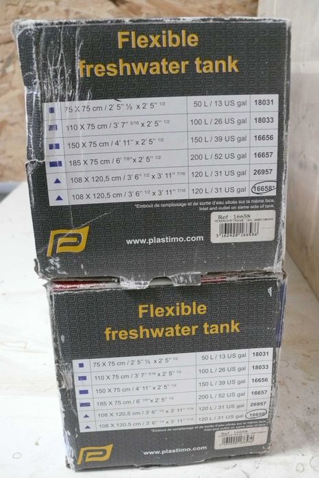Depósito de água doce flexível da marca Plastimo.