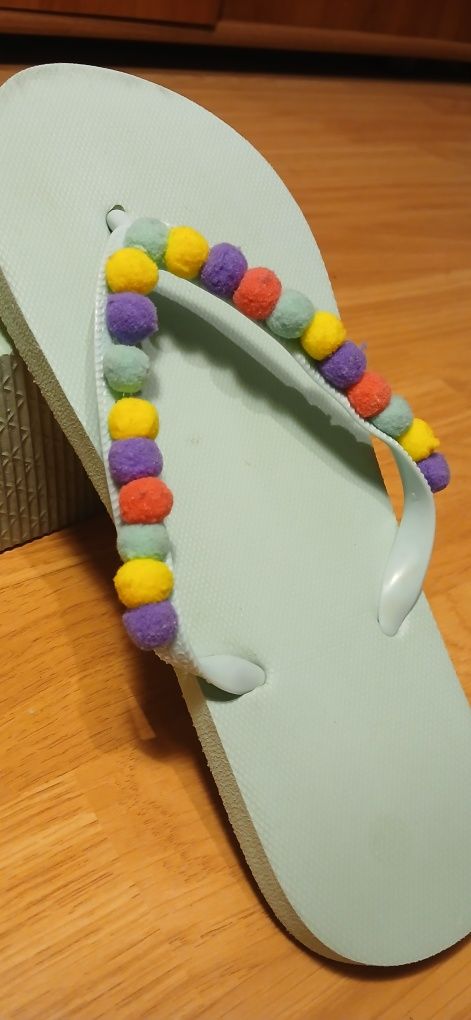 Chinelas de Dedo coloridas