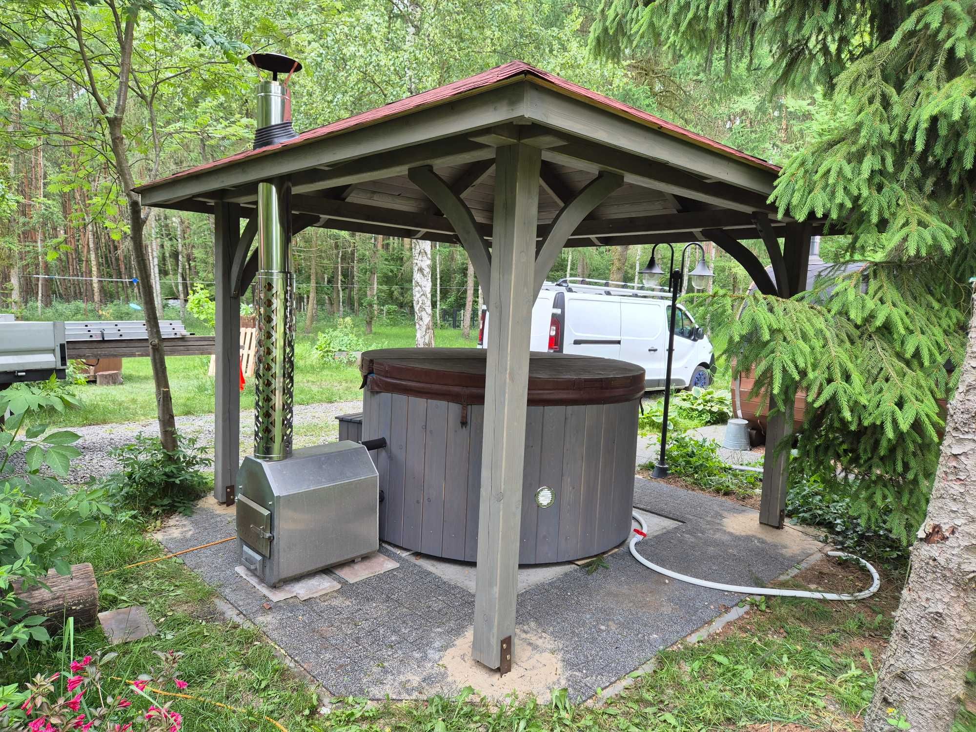 Altana ogrodowa, zadaszenie, konstrukcja, meble ogrodowe