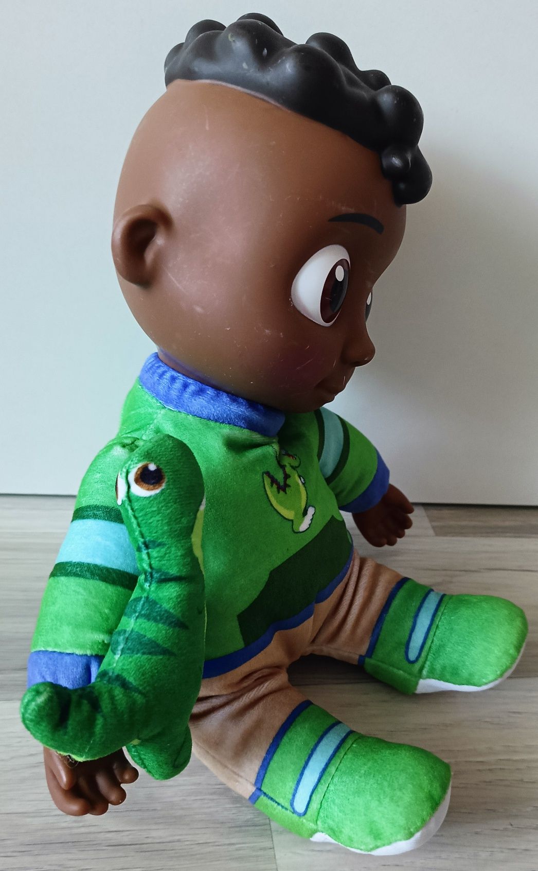 CoComelon My Friend Cody z dinozaurem maskotka interaktywna  34cm