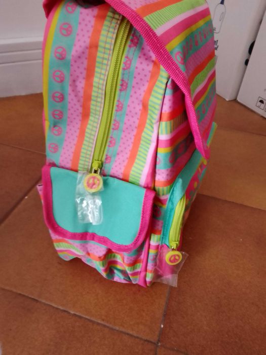 Marca NICI. Nova com etiqueta. Mochila grande para escola